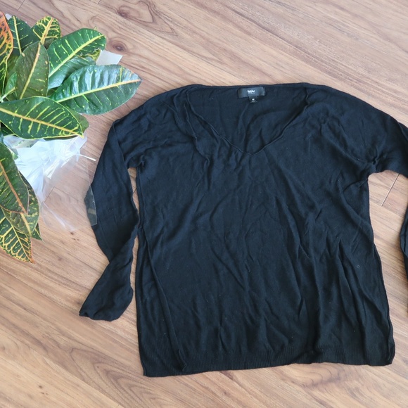 Slouchy Black Mossimo V-Neck with high side slits - Picture 1 of 2